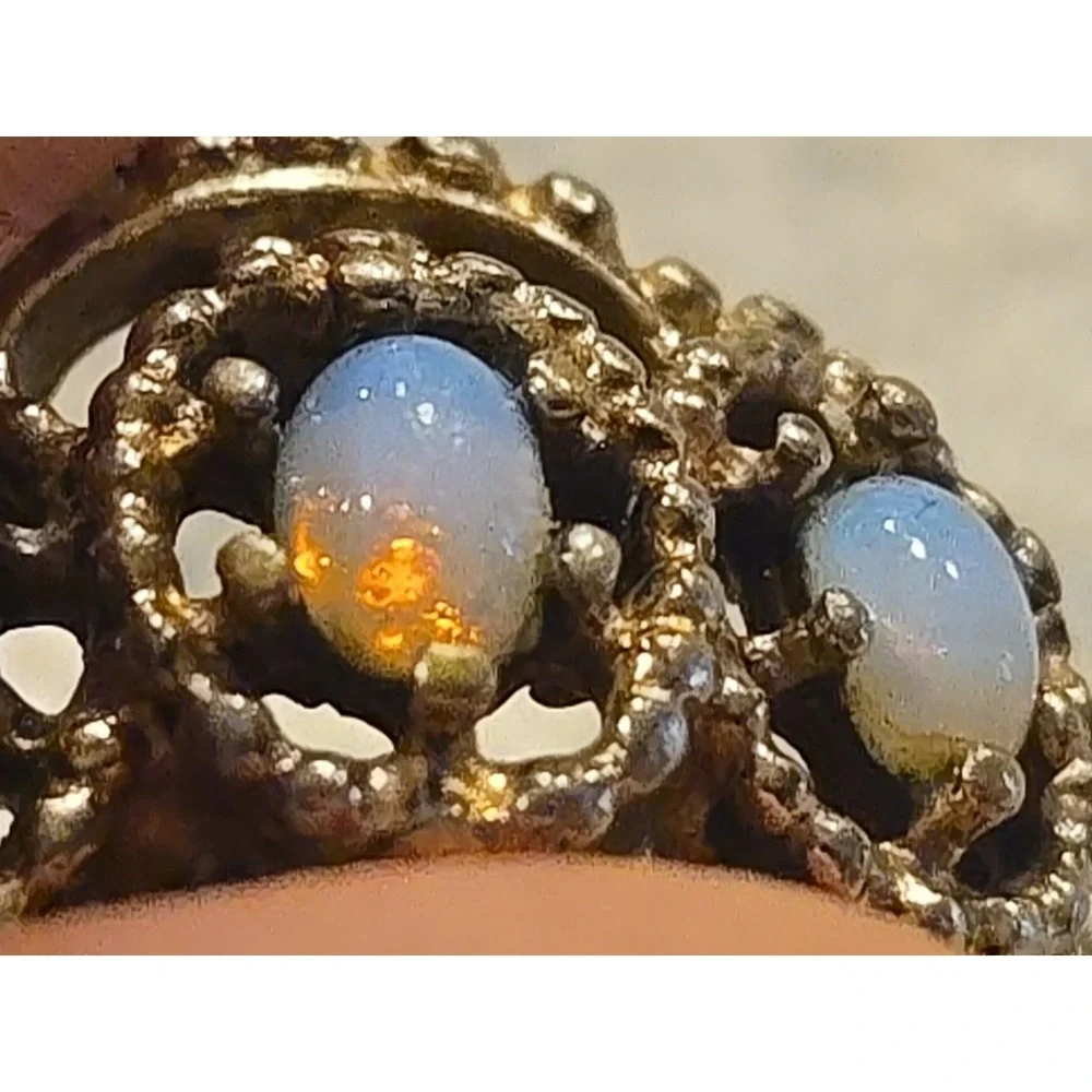 Vintage 18K HGE‎ Iridescent Faux Opal Beaded Filigree Gold Tone Ring